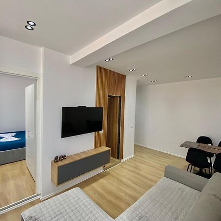 Mara Central Apartment 3 Tirana Kültér fotó
