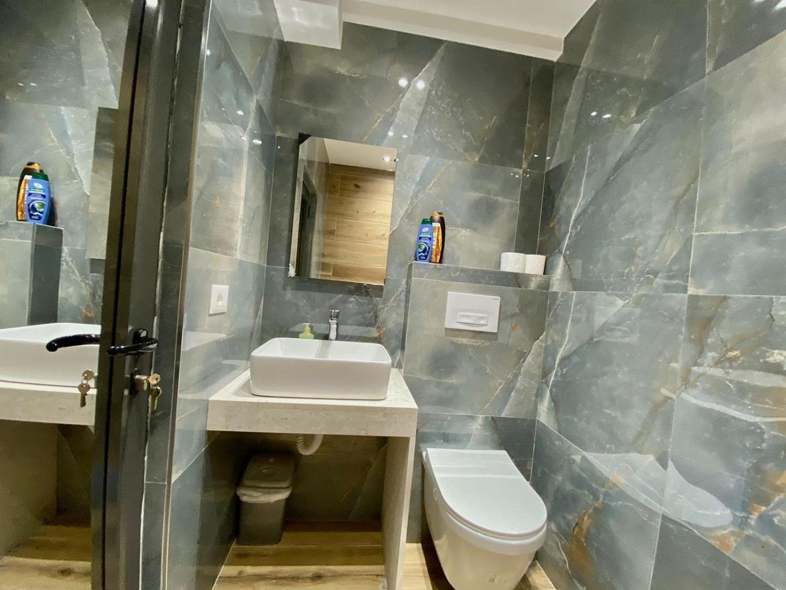 Mara Central Apartment 3 Tirana Kültér fotó